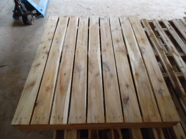 Pallet gỗ 2 hướng nâng <br />1140 x 1140 x 140 mm (UV-H05)