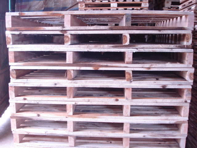 Pallet gỗ 2 hướng nâng <br />1400 x 1400 x 140  (UV-H03)